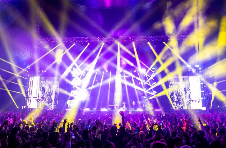 Muziekavond FACESOUL in De Kroepoekfabriek, een voormalige industriële locatie in Vlaardingen die gebruikt wordt als culturele podiumruimte